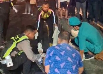 Pindah Lajur Mendadak, Honda Vario Tertabrak Truk Tronton di Jalur Poros Pandan Pancur Lamongan