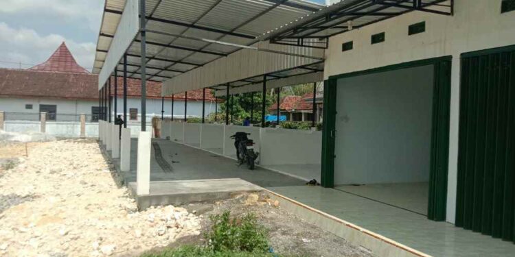 Pembangunan Pujasera Pasar Desa Purwokerto Kecamatan Ngimbang Memberikan Ruang Bagi UMKM Warga Lokal Berharap Pertumbuhan Ekonomi Masyarakat Ke Depan Lebih Baik.