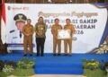 Plt Bupati Tulungagung, Menyerahkan penganugerahan SAKIP tahun 2026. (dok redaksi).